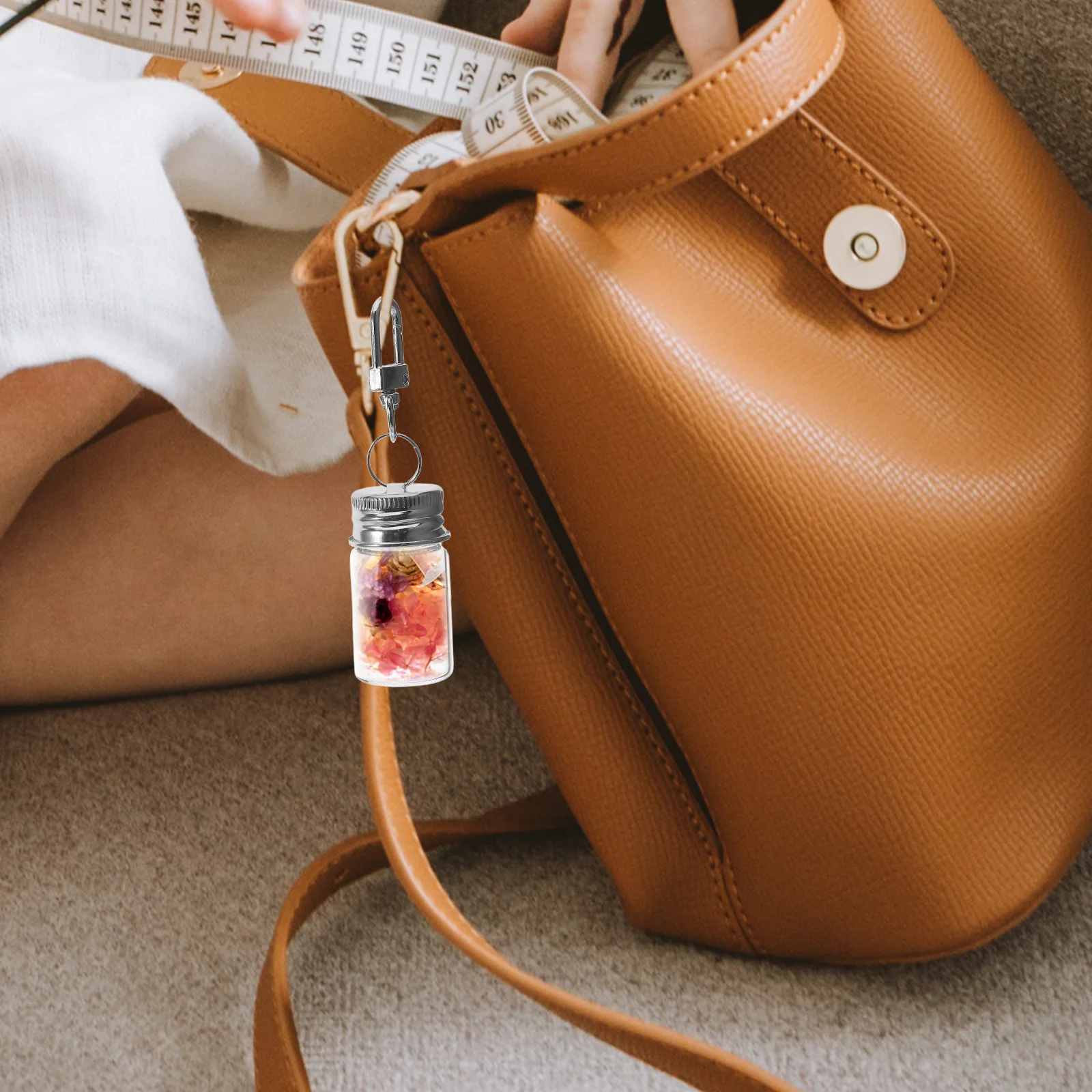 

5Pcs Mini Glass Bottle Keychain Clear Small Glass Bottles for DIY Wishing Bottles Perfume Accessories Small Spell Jars