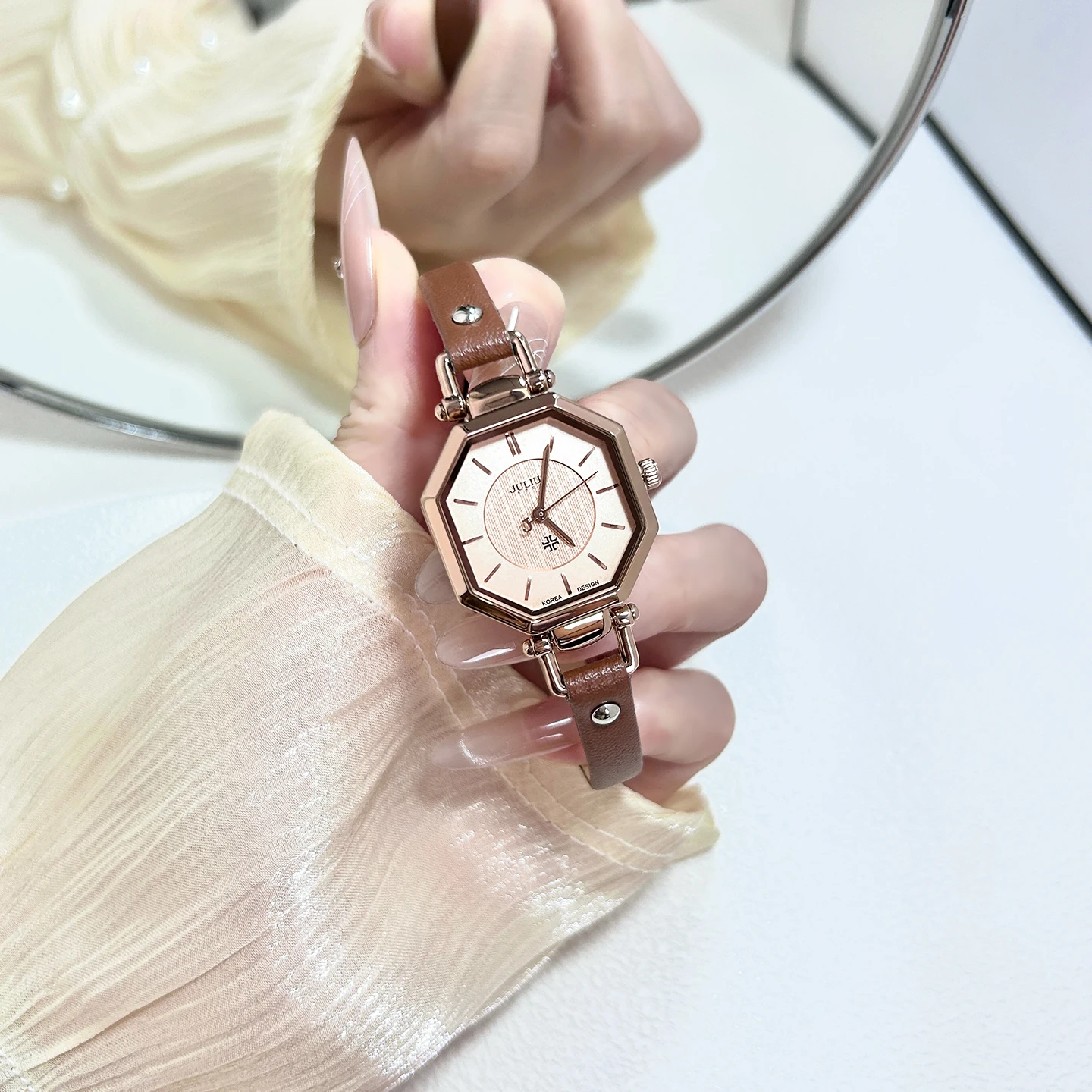 

Original Luxury Women'S Watch, 2026 New Retro Minimalist Polygonal Square Quartz Watch For Women, Unique Wristwatch