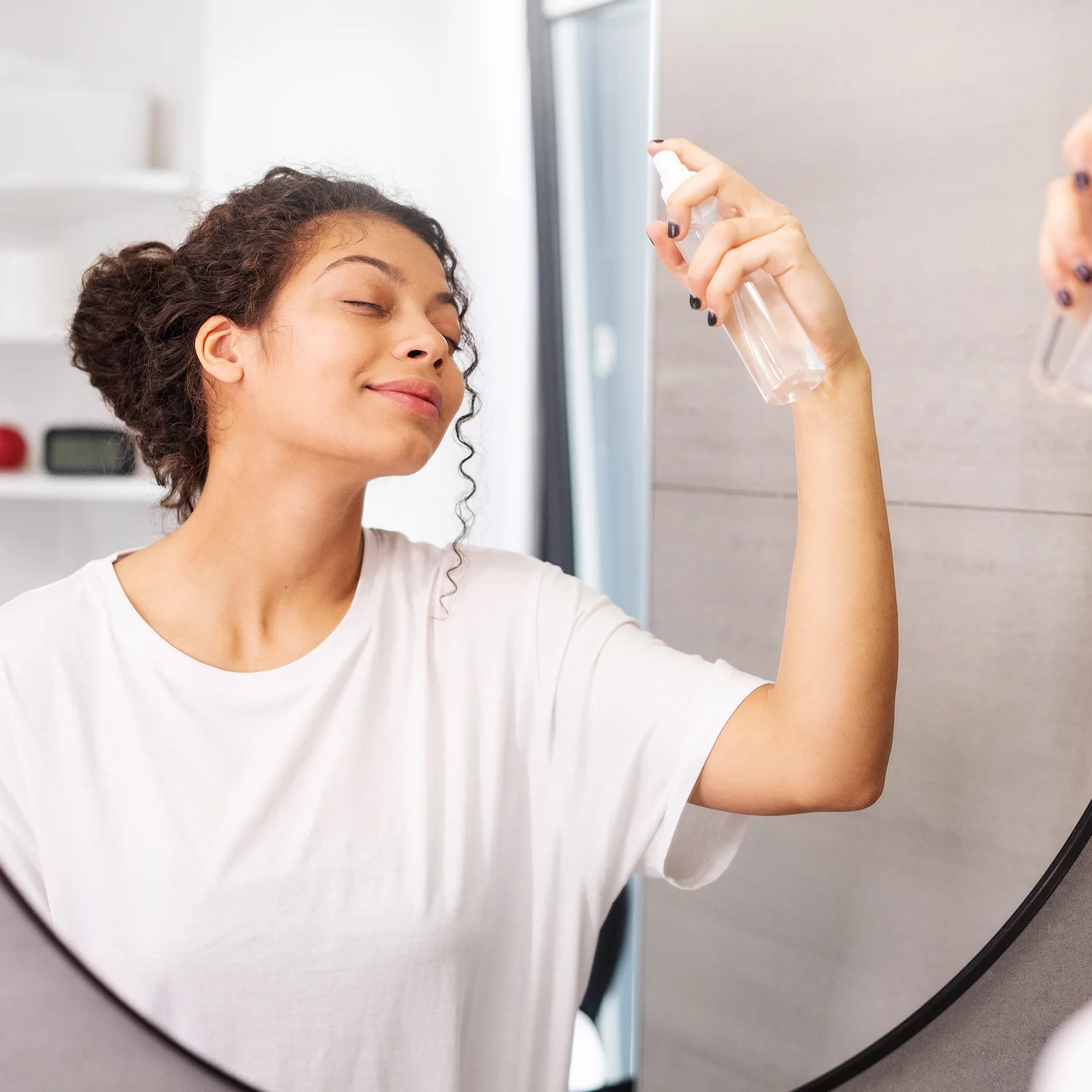 

20Pcs Fine Mist Sprayer Replacement Spray Bottle Heads Reusable Nozzle for Travel DIY Bathroom Perfume Spray 10 Black 10 White