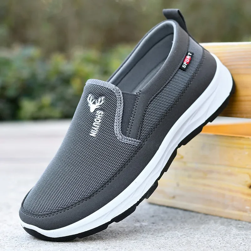 بكين أحذية القماش الرجالية واحدة الانزلاق على تنفس المضادة للانزلاق حذاء كاجوال لمنتصف العمر وكبار السن ربيع جديد وصول