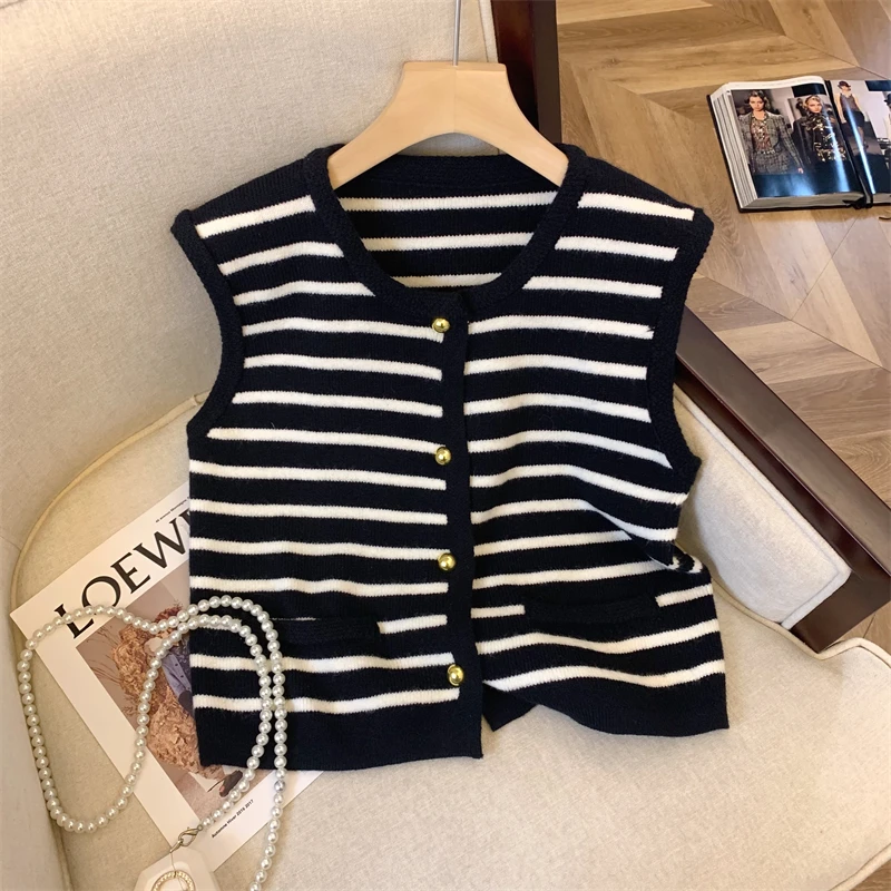 Vintage Fashion Knit Cardigan Vests Women Single-breasted Sleeveless Tops Elegant Stylish Chic Ladies Jumpers Knitwear 2024