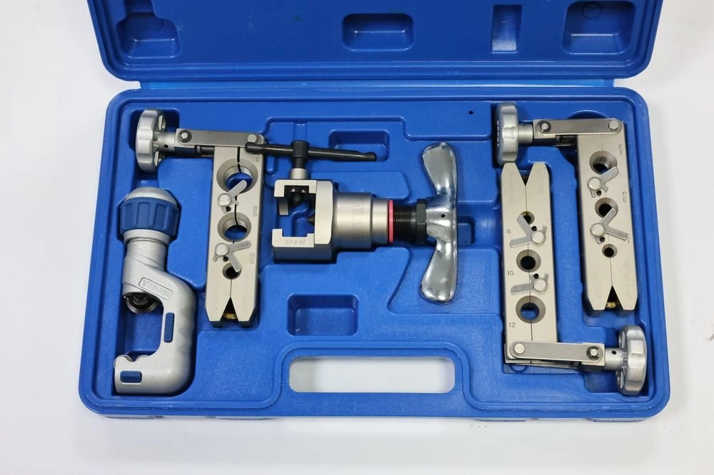 

Портативный набор инструментов для развальцовки VFT-808C-MIS в формованном корпусе, идеально подходит для установщиков переменного тока R410A