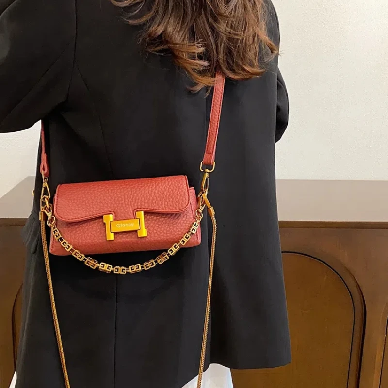 

2025 New Trendy Niche Design Versatile Crossbody Bag Fashion Chain Small Square Bag