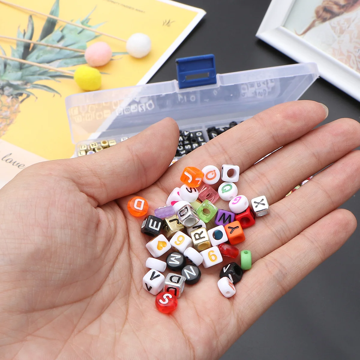 

1080Pcs Letter Acrylic Colored Beads DIY Jewelry Making Accessories for Bracelet Necklace Pendant Creative Craft Beading