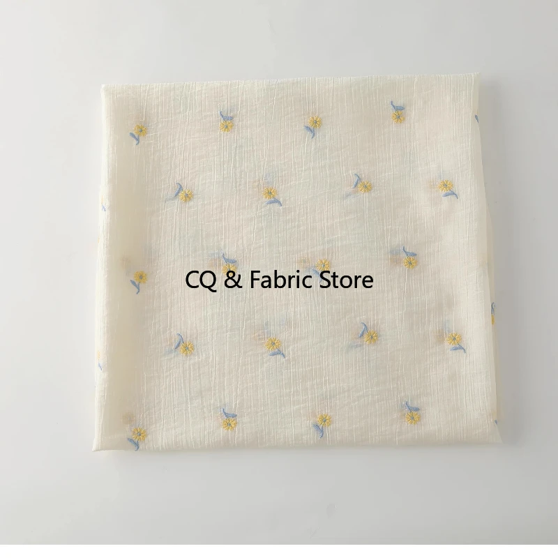 Tessuto leggero con margherite ricamato per camicia estiva Abbigliamento per bambini Protezione solare fai-da-te Stile Ins al metro