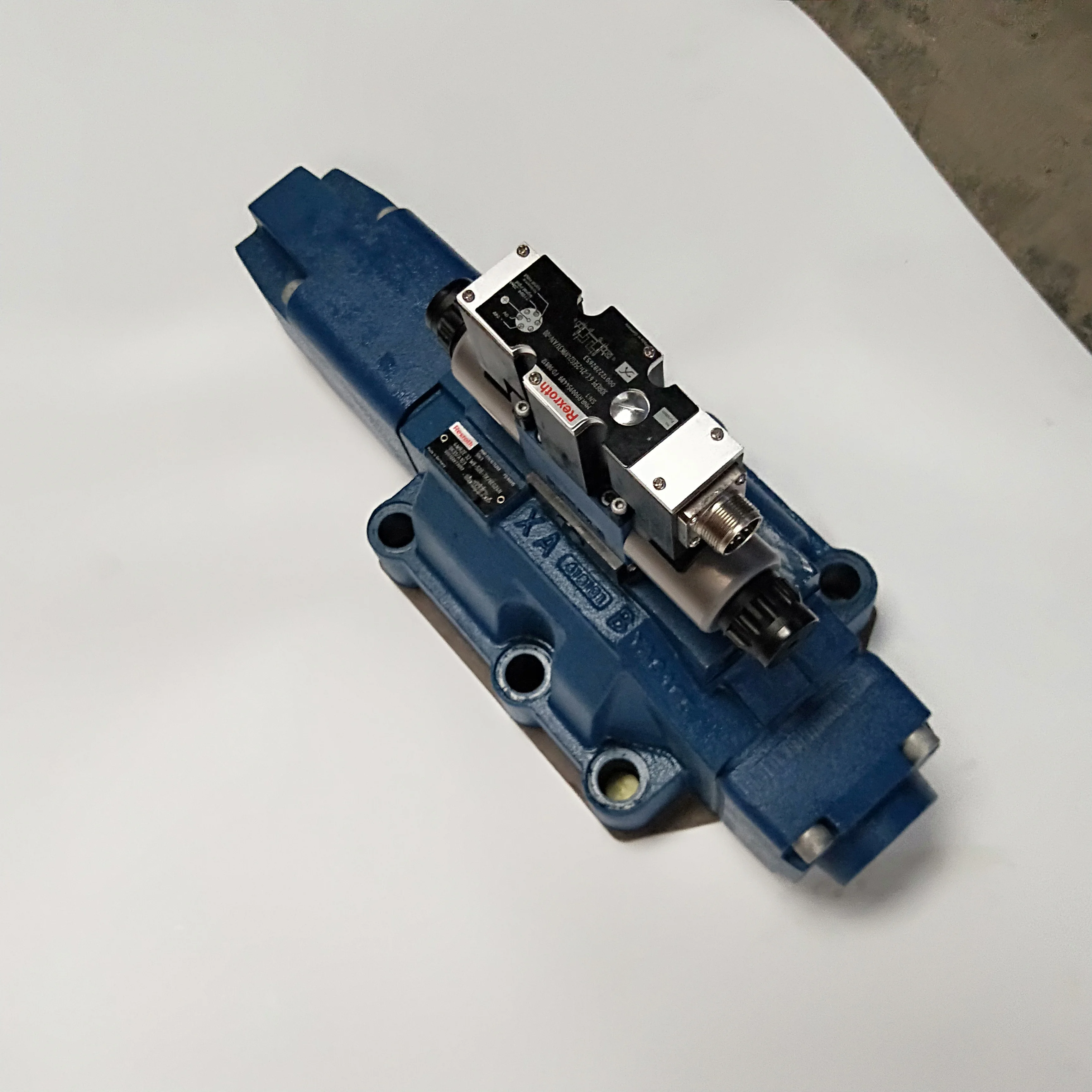 Rexroth directional Valve 4WRZ16E150-7X/6EG24N9ETK4/D3M 4WRZ16 4WRZ25 4WRZ16E electro-hydraulic pilot proportional valve 4WRZ