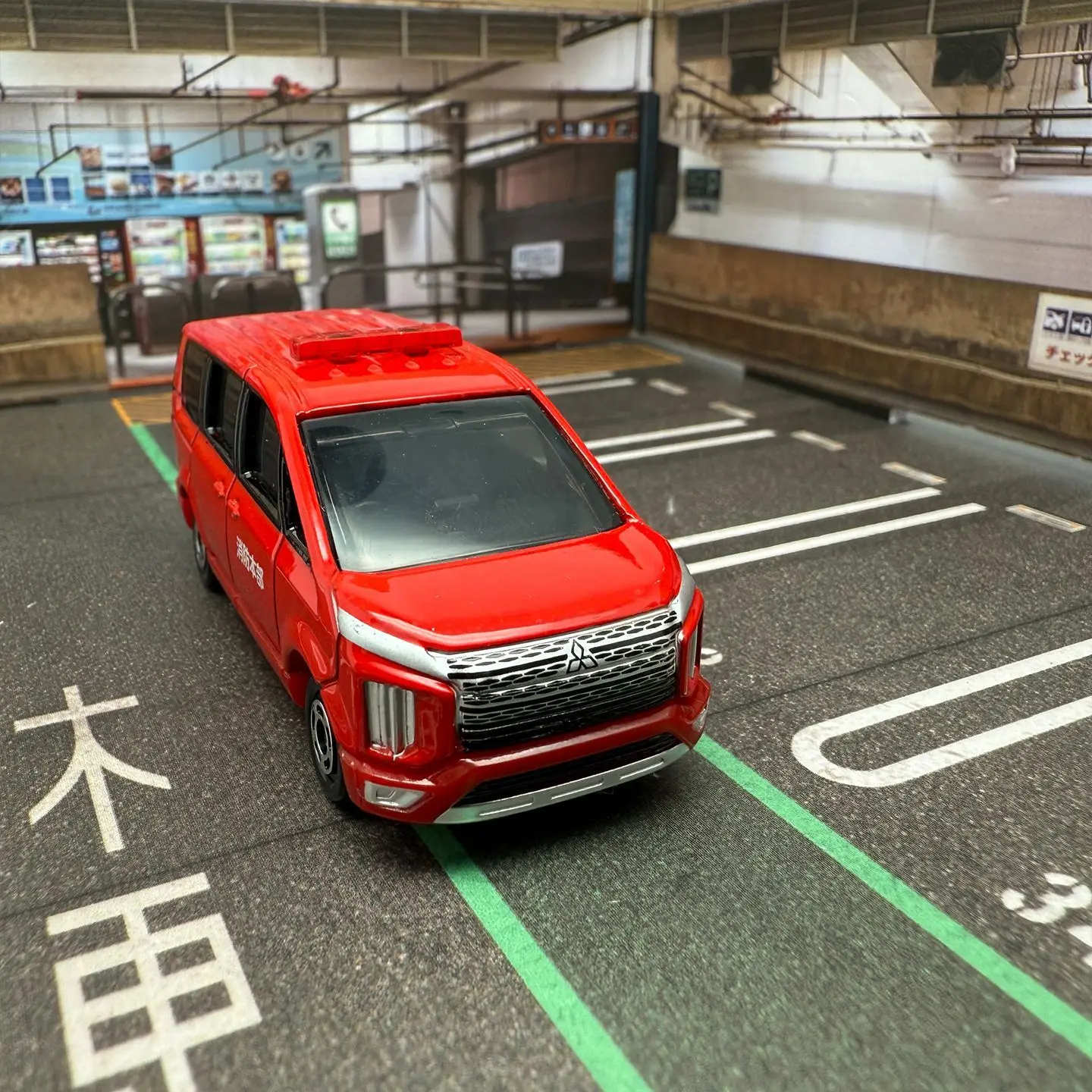 Takara Tomy Tomica No.50 Mitsubishi Delica D:5 Fire Command Car Diecast Alloy Static Model Mini Metal Vehicle Collectible Toy