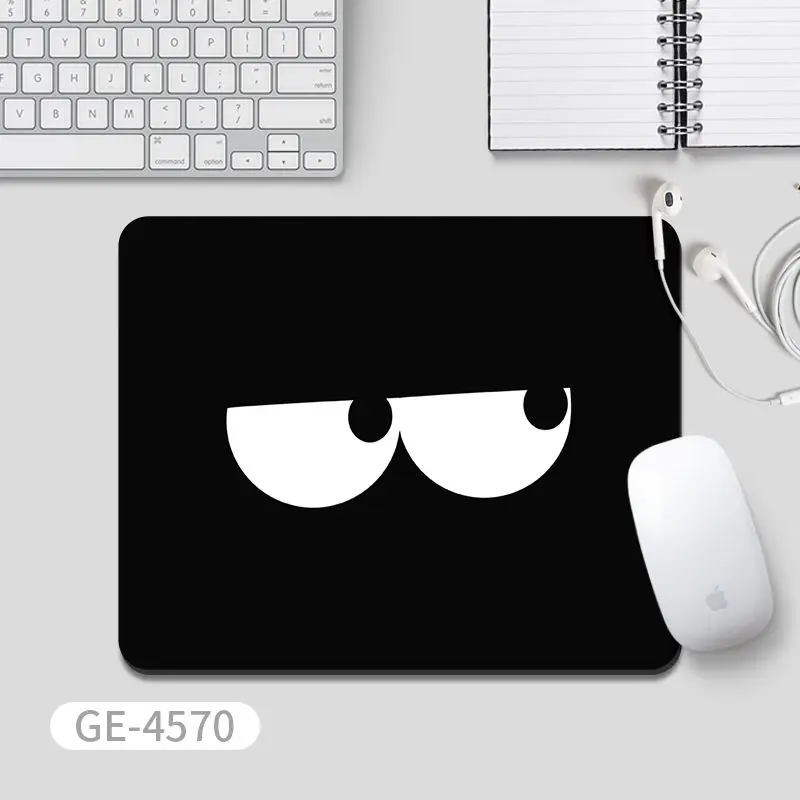 Simpatico tappetino per mouse in gomma Kawaii con espressione degli occhi per PC Gamer Decorazione desktop Tappetino per mouse da ufficio Tappetino da scrivania Bordo cucito