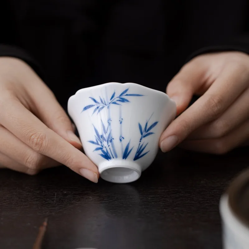 

Hand Painted Blue and White Bamboo Flower Mouth Cup Underglaze Tea Single Ceramic Household Savoring Retro Drinking