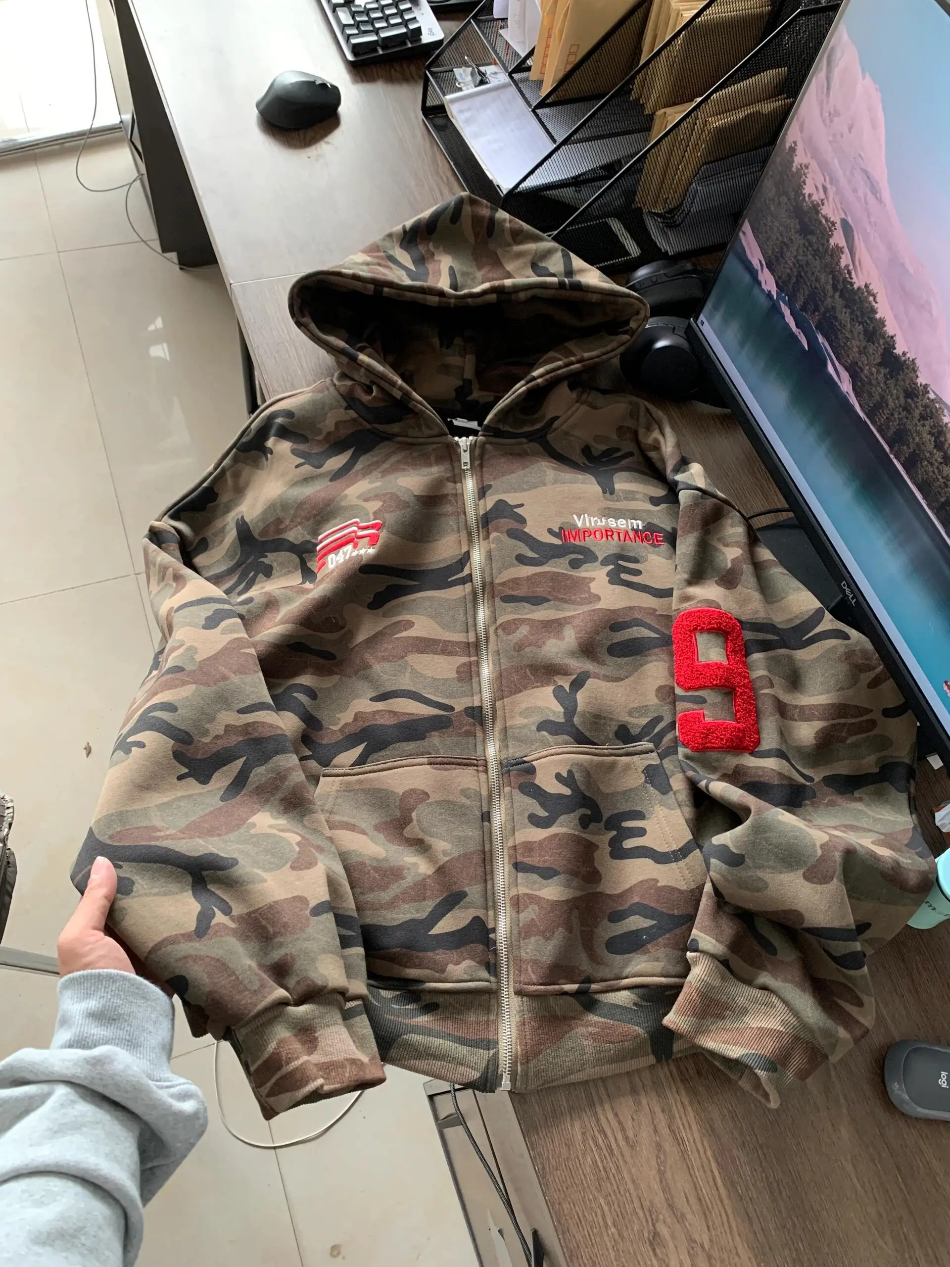 

American Retro Camouflage Hoodie Women's Loose Design Unique Small Size Outerwear Commute Style Long Sleeve Cotton Zipper