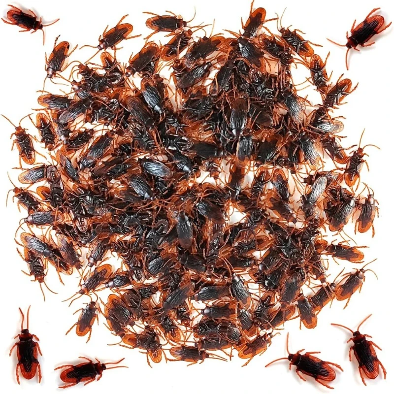 20-40pcs Realistic fake cockroaches and plastic prank insects used for Halloween party decoration.