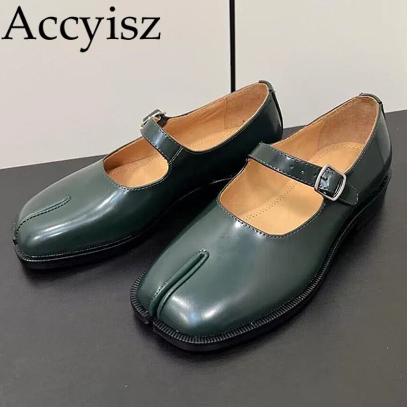 

Новые сандалии на плоской подошве в стиле ретро для женщин, сандалии из натуральной кожи с разделенным носком для женщин, летние модные сандалии Мэри Джейн для отдыха 2024