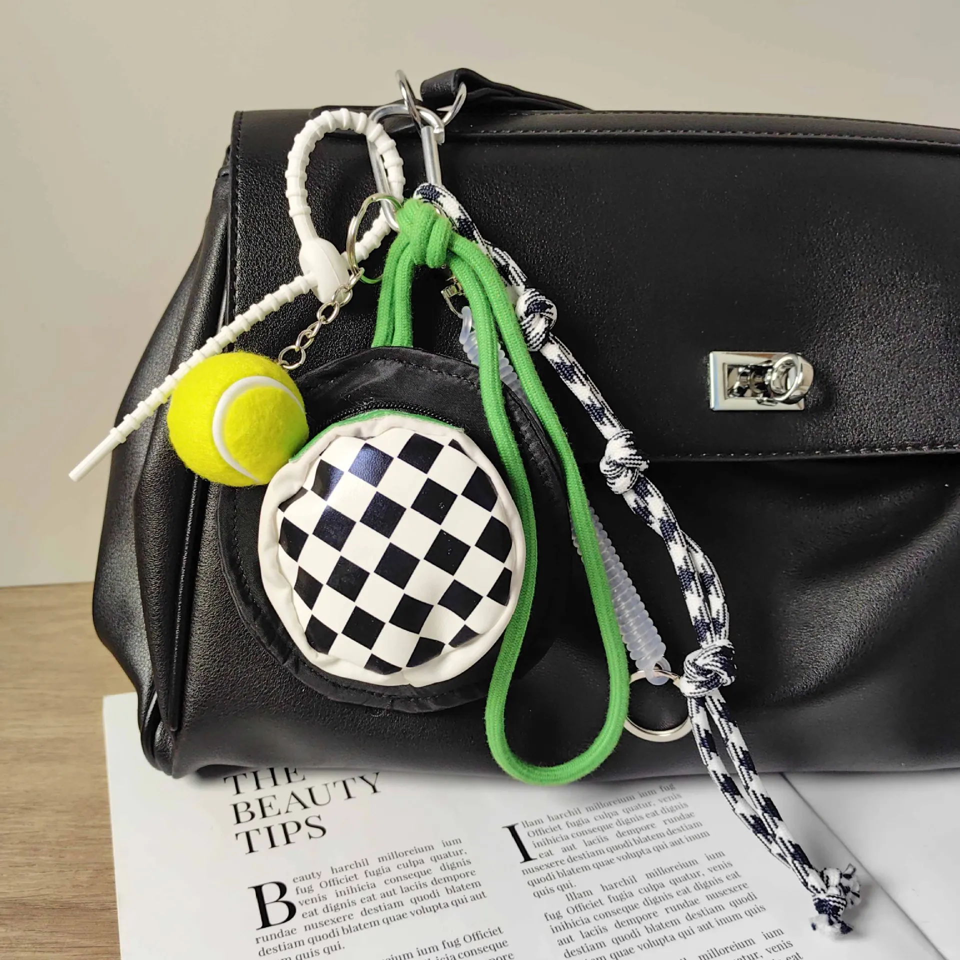 

Sports Tennis Keychain Black White Checkered Hat Coin Purse Earphone Bag Lanyard Pendant Men Women Bags Hanging Ornament