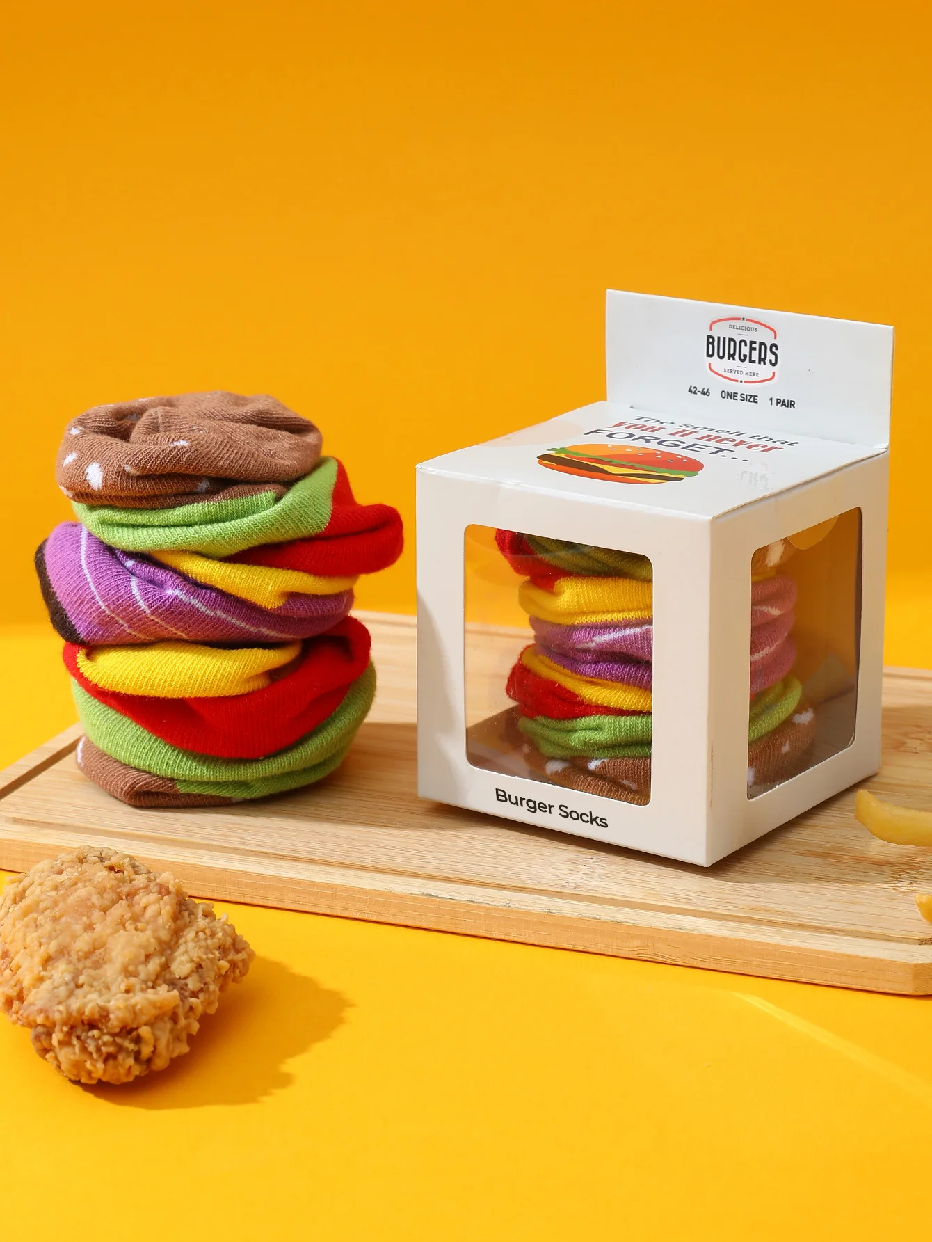 زوج فريد من الهامبرغر مع أنماط شخصية لكل من الرجال والنساء، جوارب هدايا للأصدقاء في الهالوين، عناصر موسمية