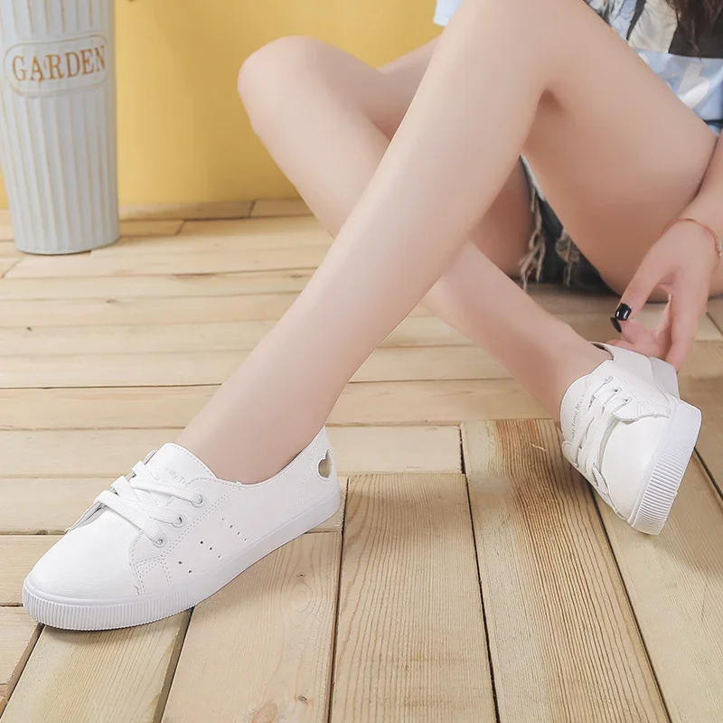 Sneakers wanita baru sepatu kasual nyaman bertali sepatu datar musim panas ringan lembut Sneakers mulut dangkal wanita Zapatos De Mujer