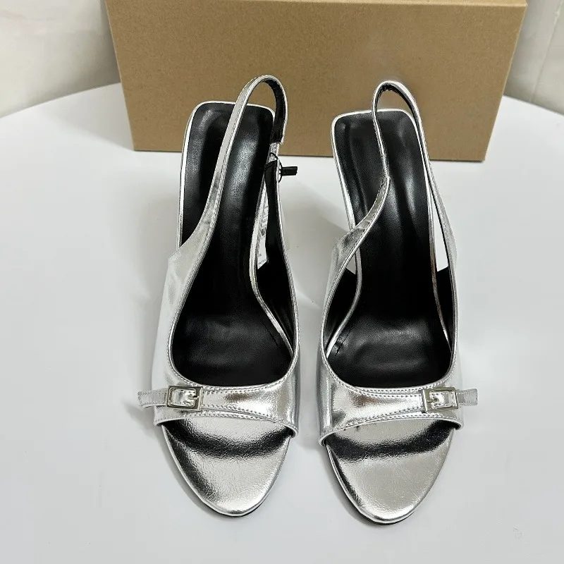صنادل كعب عالٍ من الجلد اللامع باللون الفضي للنساء، أحذية نسائية أنيقة بإبزيم معدني وحزام مفتوح من الأمام #3