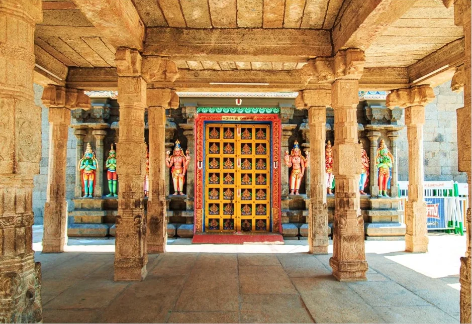 خلفية باب معبد الهند تانجور الملونة، خلفية صورة بناء الدين الهند القديم لزينة عيد الميلاد الهندية