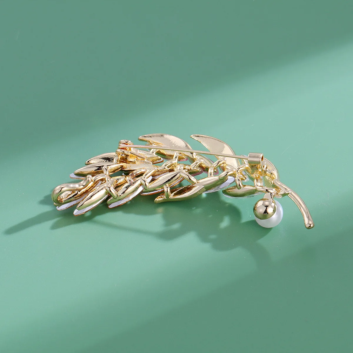 Exquisite crystal wheat ear brooch, high-end personality, versatile chest flower, light luxury, niche design, pin accessory