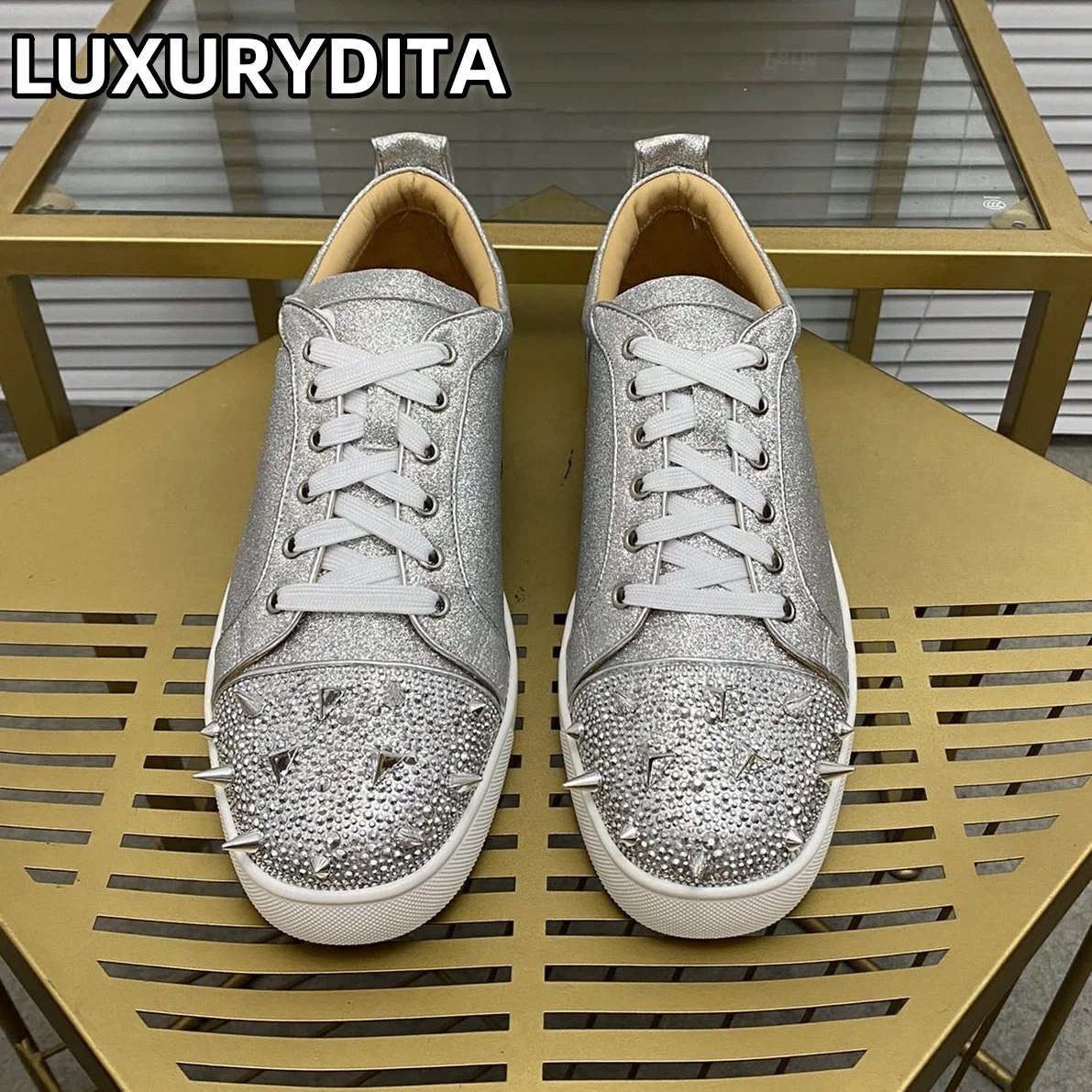 

Top Quality Womens Trendy Casual Tennis Shoes Luxury Mens Real Leather Sneakers 35-48 Designr Rivet Red Sole Lovers Shoes M0244