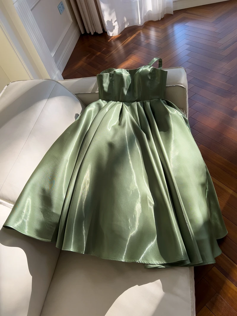 

Retro Glassy een Sa Bridesmaid Dr Faionable High Waist A-Line Midi Dr with Strapl Neline And Ribbon Knot Detail