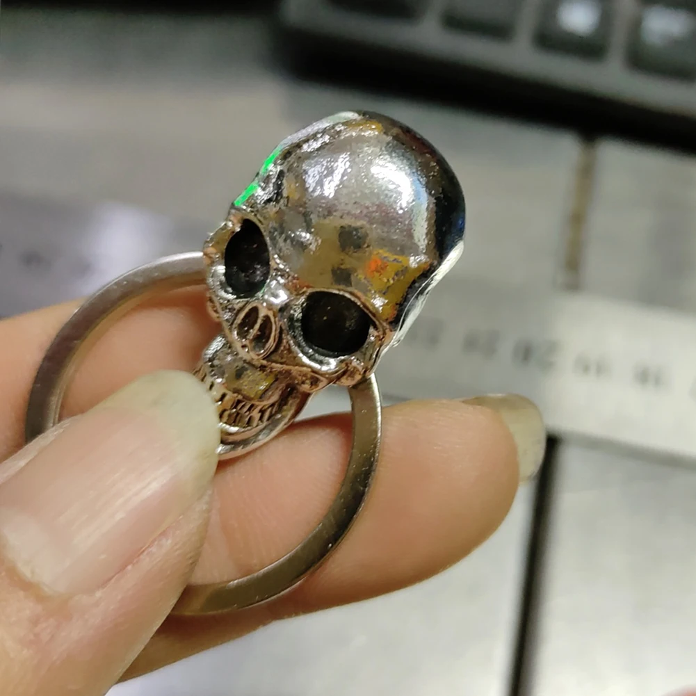 Cubierta de llave modificada Universal, accesorio decorativo para llave, tapa de llave de calavera de demonio de Metal para la mayoría de motocicletas, recuerdos de fiesta de Halloween