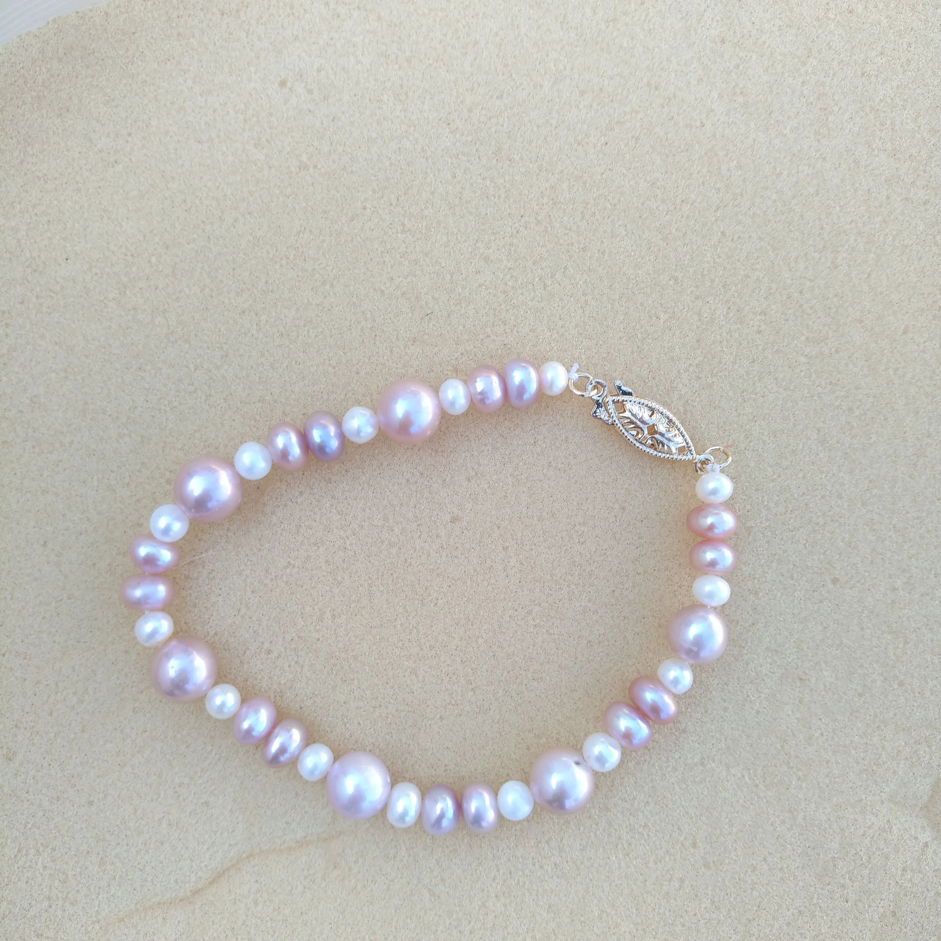 

ELEGENT Hand knotted AAA+Natural Akoya White Multi-color earl Bracelet A brand-new, unused, and unworn