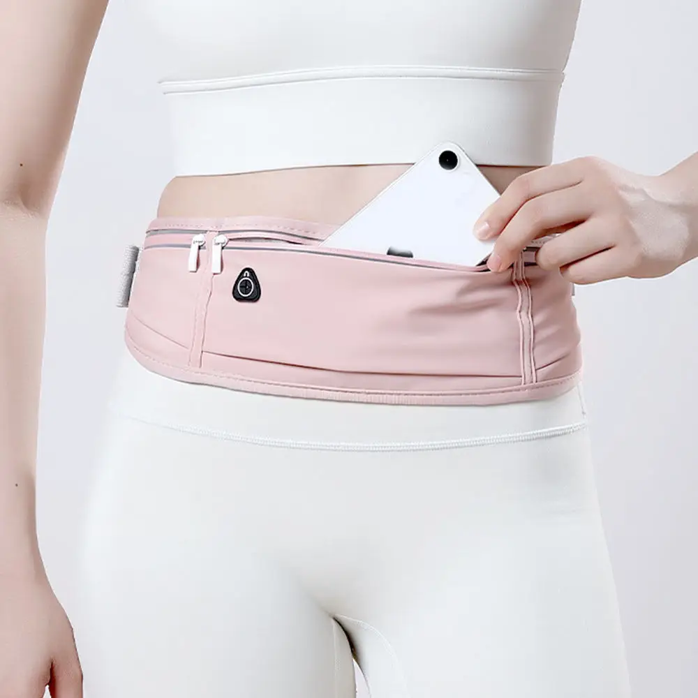 360 ° حقيبة خصر عاكسة للجري مكونة من 3 جيوب وحزام نحيف مقاوم للماء مع منفذ لسماعة الرأس تناسب الهواتف مقاس 7.2 بوصة لسلامة الجري الليلي #1