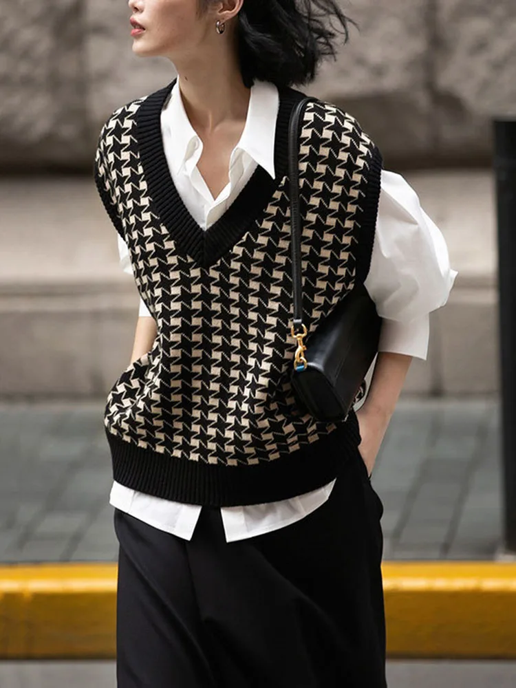 Women Sweater Vest Spring 2024 Autumn Women Short Loose Knitted Sweater Sleeveless Ladies V-Neck Pullover Tops Female B-039
