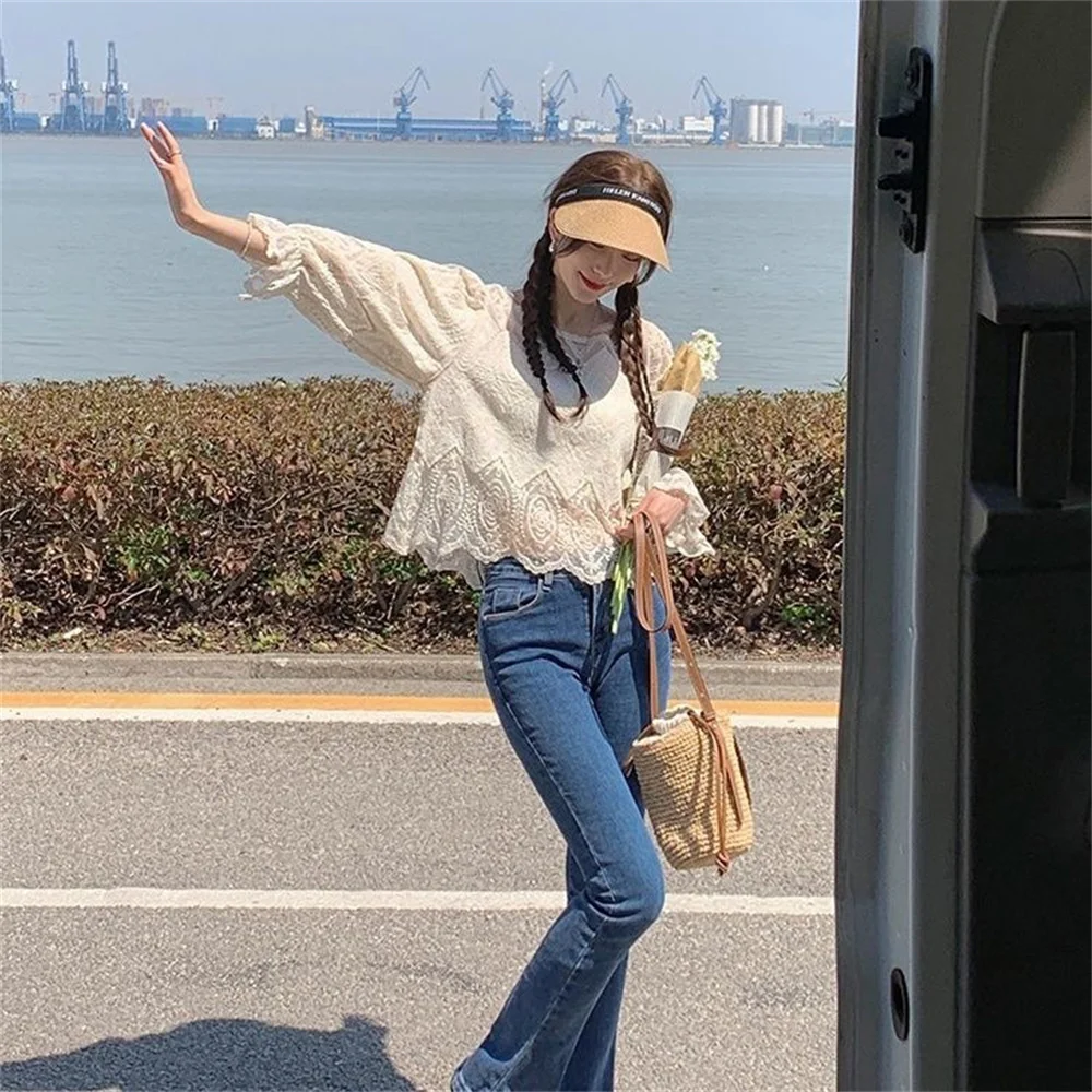 Camicetta estiva stile francese Top da donna all'uncinetto 2025 Nuovo scava fuori manica lunga O-Collo Casual Beach coreano Top Camicie femminili