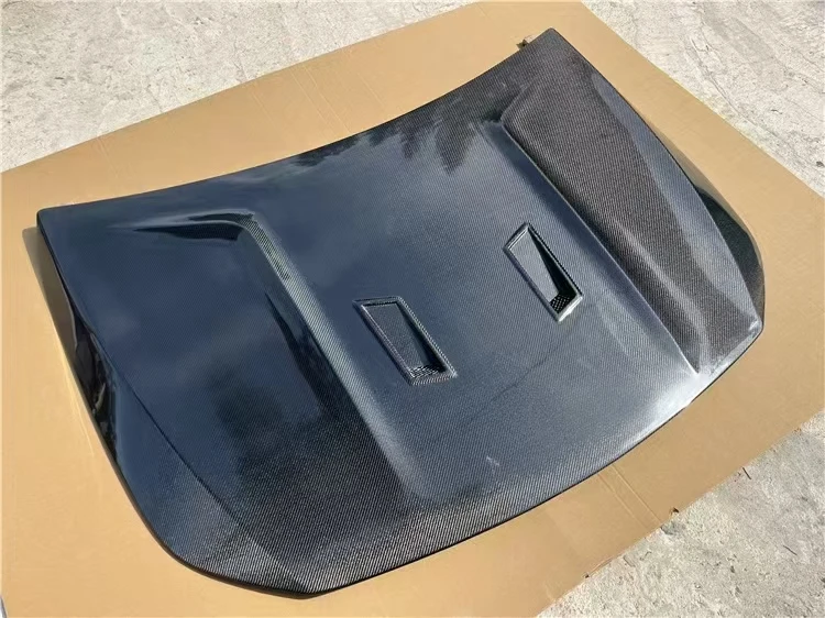 

Lightweight universal carbon fiber hood for Mercedess-Benzs CLA45S C118