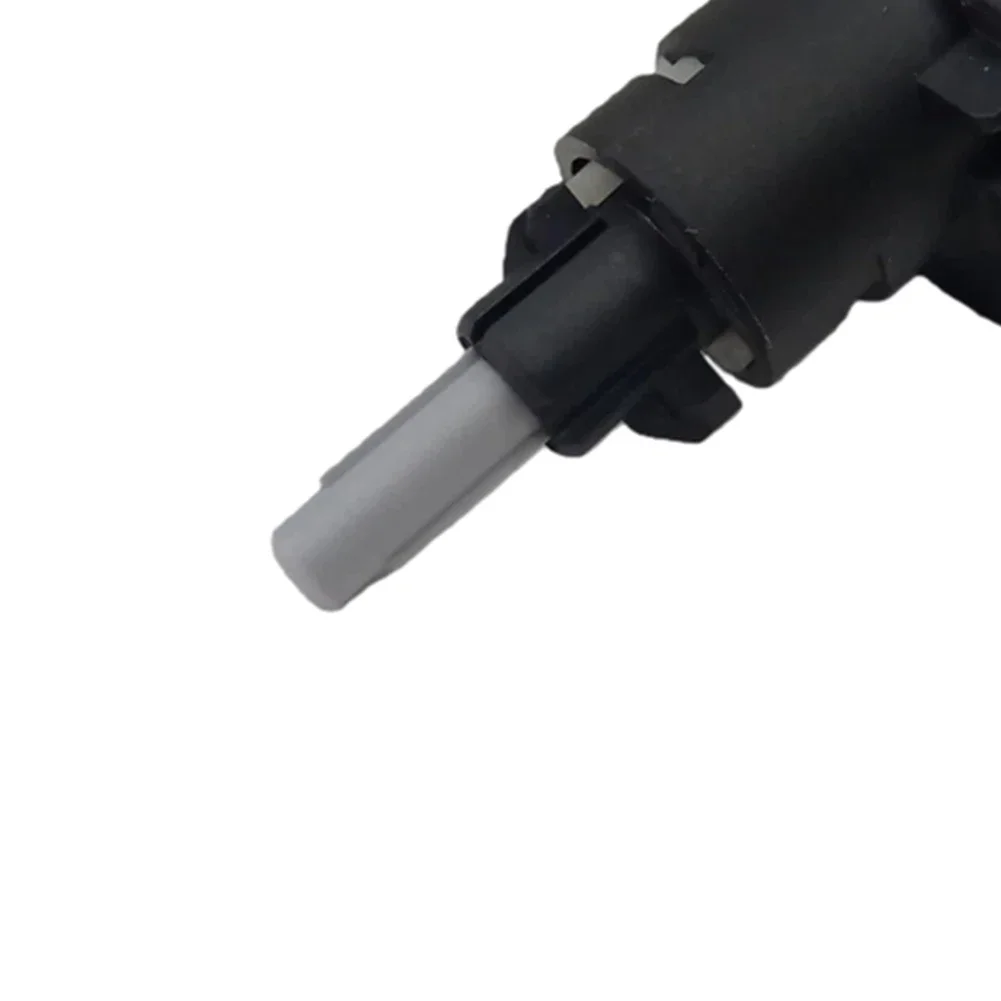 

Выключатель стоп-сигнала 6Q0945511 для A4, Avant, Cabrio, Confort, Luxury, Passat 1.8T, GL, GLS, Phaeton