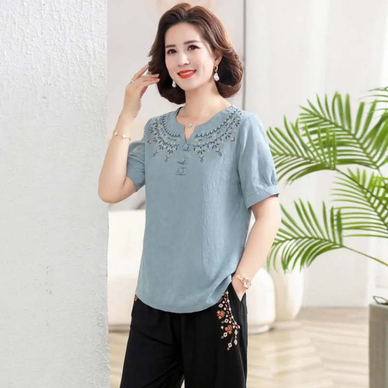 

Новинка 2025 года, летний комплект из двух предметов для пожилых женщин, футболка с короткими рукавами, стильный топ, одежда для мам среднего возраста, одежда из дышащей ткани, одежда для особых случаев