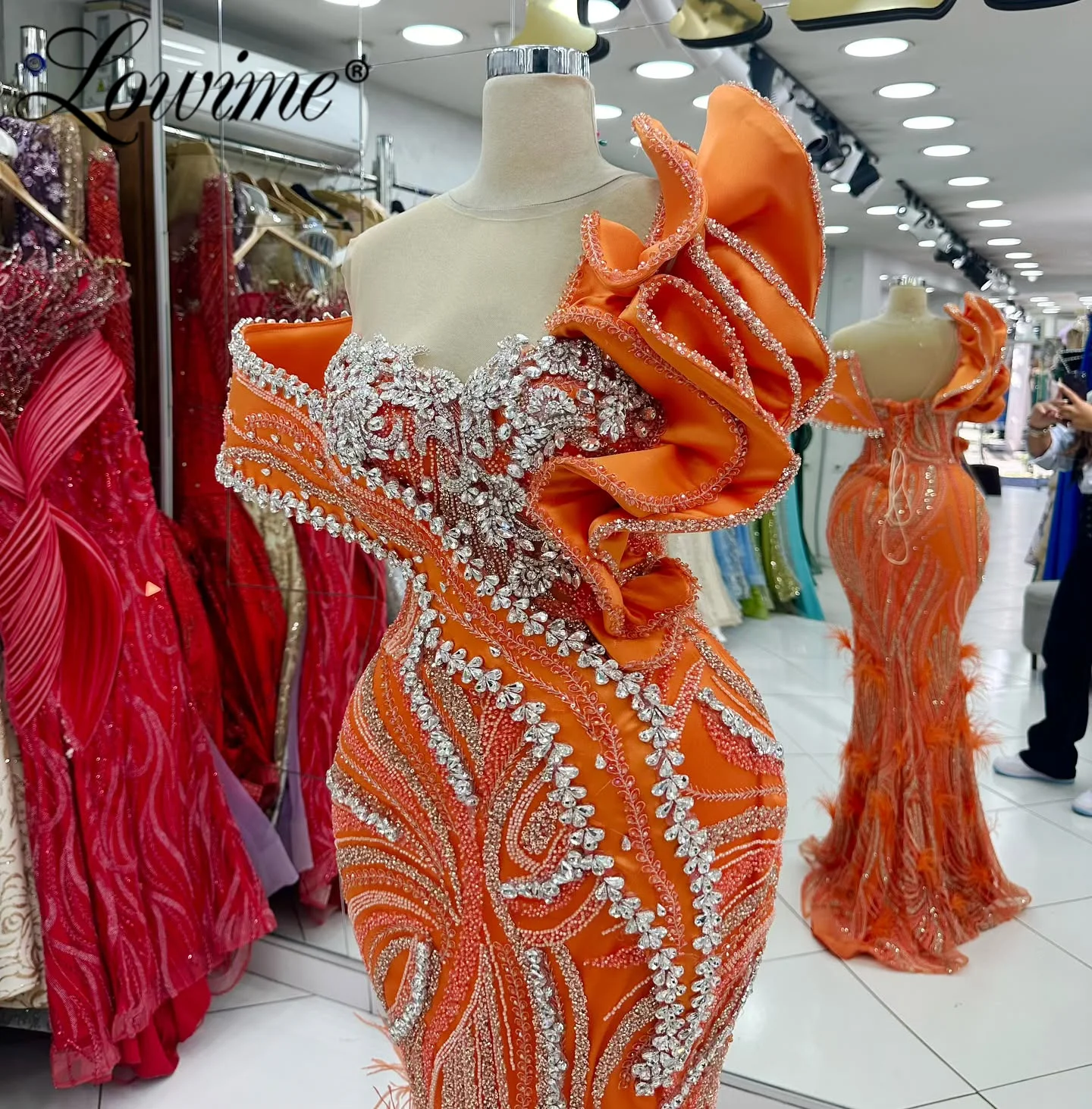 ขนสีส้มค็อกเทลปาร์ตี้ชุดที่กําหนดเองคริสตัลหินงานแต่งงาน Gowns 2025 Mermaid แอฟริกันหมั้นชุดราตรี