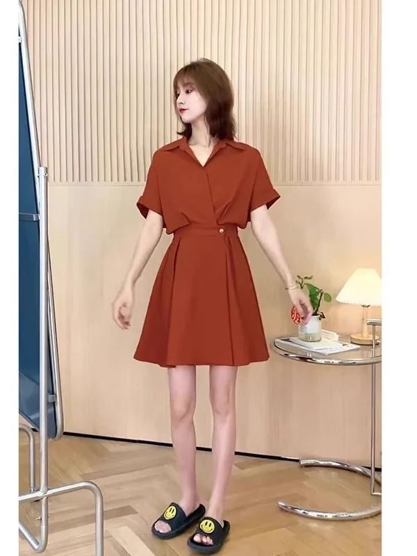 فستان نسائي راقٍ صيفي بتصميم جديد نحيف بأكمام قصيرة، فستان ميدي بقصة A يبرز الخصر، ياقة بولو بلون موحد