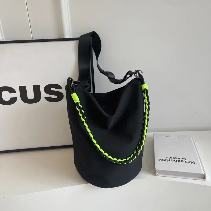 

Casual Large Capacity Interior Compartment Solid Crossbody Bags 2025 High Quality Bags for Women Zipper Nylon Women's Handbags