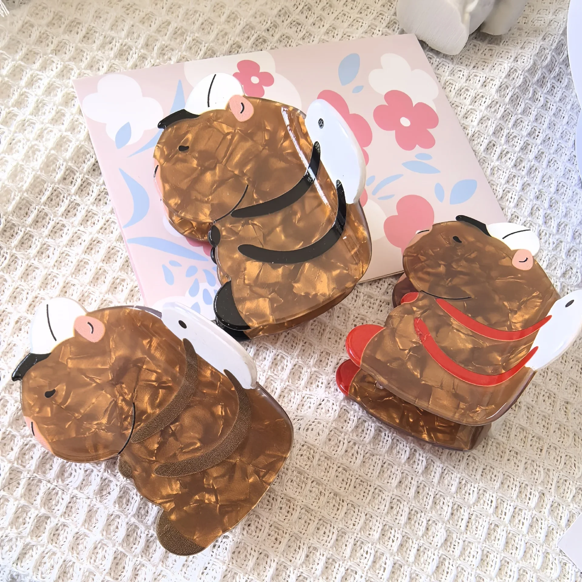 

Cute Cartoon Capybara Hair Claw 8CM Animal Series Acrylic Claw Clips Trendy Crab Hair Clips for Women Girls Hair Accessories