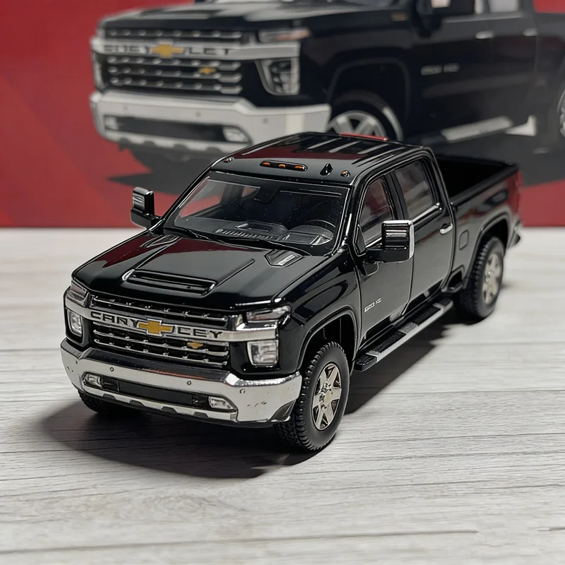 

Масштабная модель пикапа Chevrolet Silverado HD 1:64, литая металлическая внедорожная машинка, высокодетализированная миниатюра, игрушка для детей, подарок