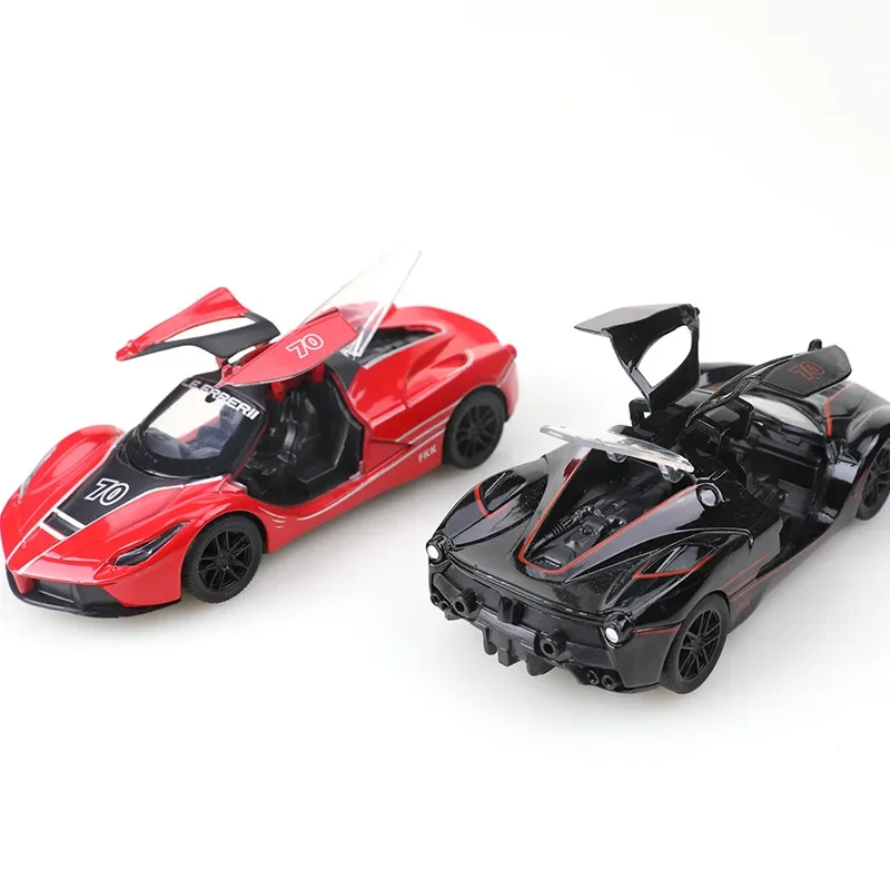 Modello di auto sportiva in lega LaFerrari a tre porte per ragazzi, auto da corsa giocattolo, veicolo in miniatura per bambini