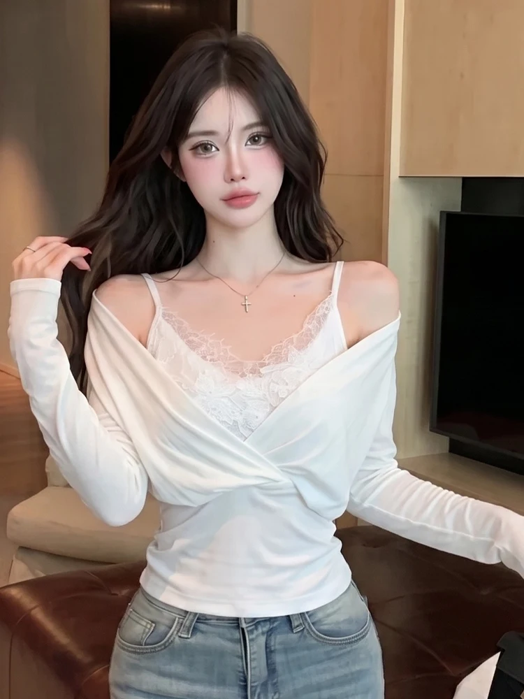 Pure Desire Subtle Trick Shoulder Bared V-neck Long Sleeve T-shirt Sexy Girl Versatile Lace Strap Two-piece Set Top