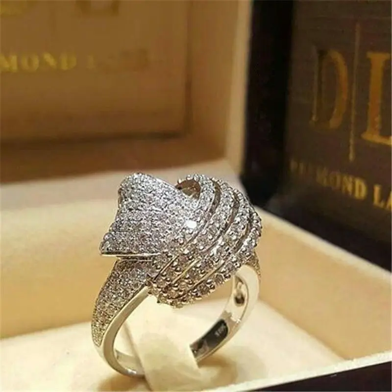 Mode Silber Farbe Heterosexuell Intarsien Weiß Zirkon Ringe Exquisite Wunderschöne Hochzeit Verlobungsringe für Frauen