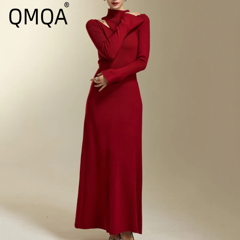 

QMQA Fashion Women's Elegant Dress Hollow Out Half High Collar Knitted Pleated Slim Evening Party Dresses 2025 Spring New QM172