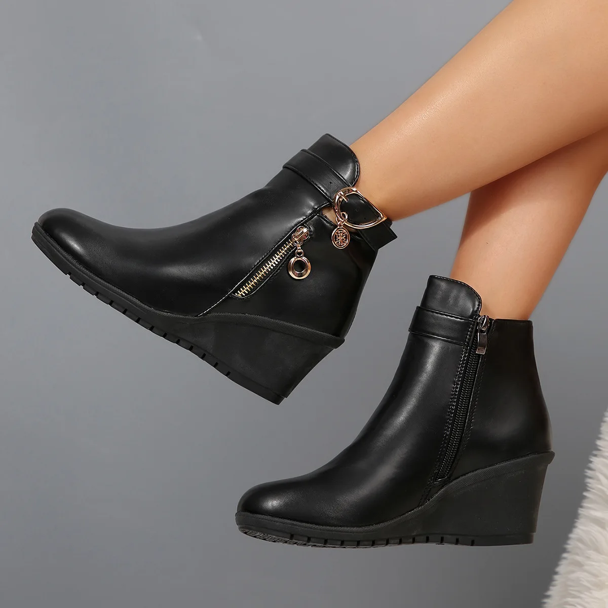 

British-style side zipper wedge ankle boots for women, new winter 2025 style, with a retro belt buckle and a muffin