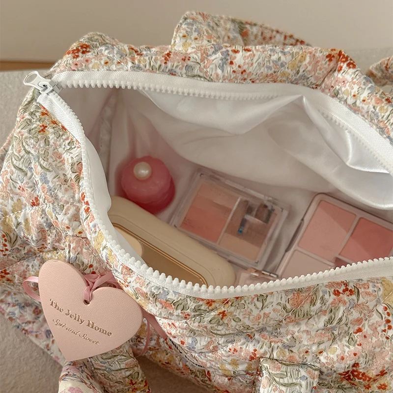 Zylinderförmige Handtasche mit Blumenmuster, tragbare Reisewaschtasche, große Kapazität, tragbare Aufbewahrungstasche für den Außenbereich, Damen-Kosmetik- und Toilettenartikel – Detail 4