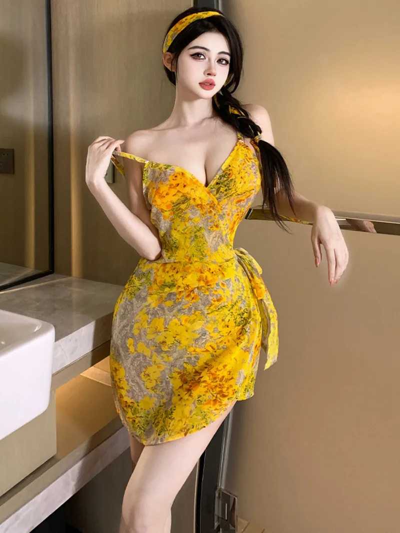 

Yellow Flowers Mini Dress Belt New Sexy V Neck Tight Fairy Dress Elegant Fashion Sweet Korean Women Tops New Spice Girls YZW0