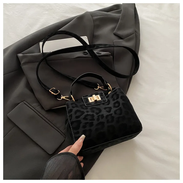 Schicke Bankett-Umhängetasche mit Leopardenmuster, stilvolle Damen-Einkaufstasche, Retro-Schloss-Handtasche, Schulter- und Unterarmtasche für den täglichen Gebrauch von Frauen – Detail 16