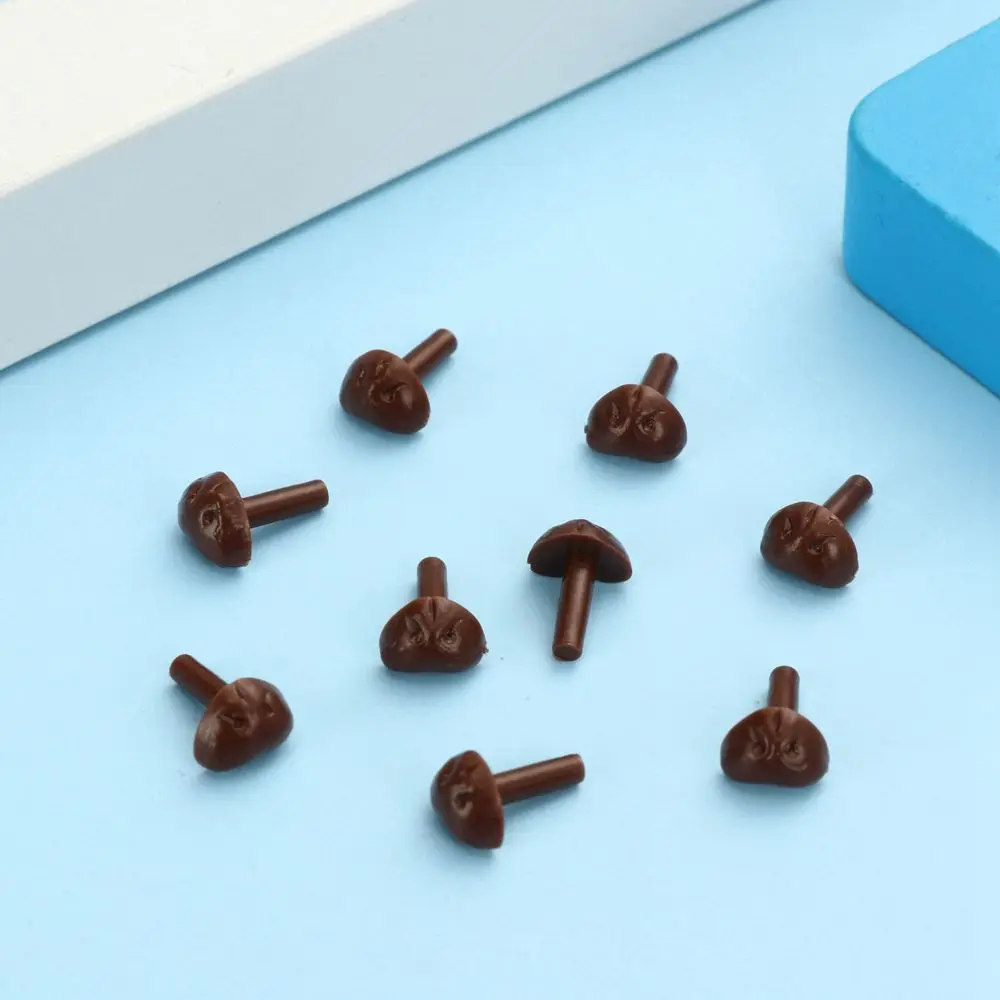 10 ชิ้นปุ่มหมีพลาสติก DIY เครื่องมือตุ๊กตาจมูกสามเหลี่ยมจมูกตุ๊กตาอุปกรณ์เสริมชิ้นส่วนความปลอดภัย