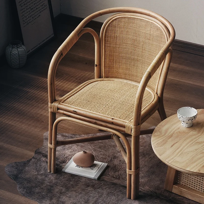 كرسي الروطان الطبيعي الإندونيسي أثاث المنزل لكبار السن كرسي مسند الظهر المنسوج مع أريكة واحدة لترفيه الشرفة
