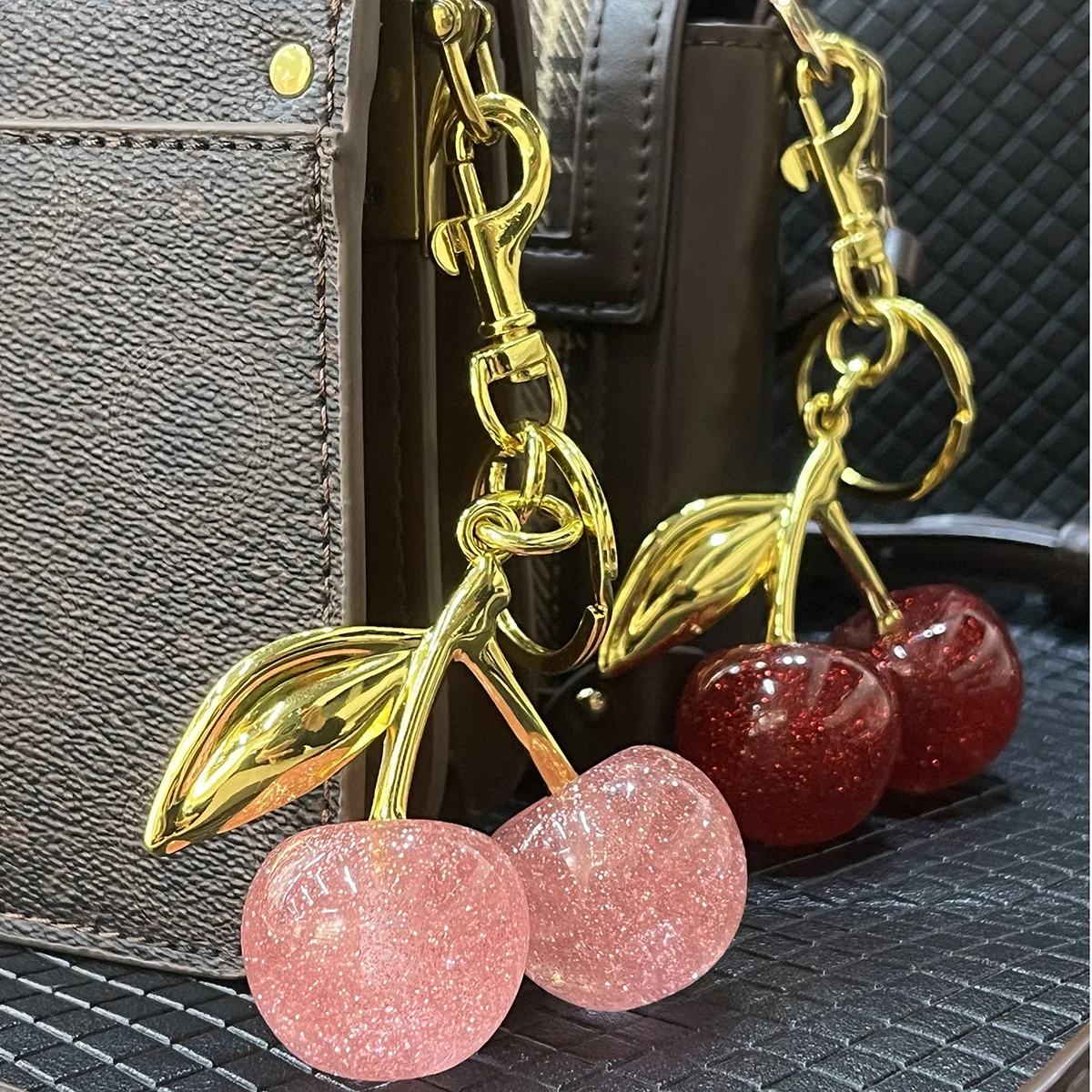 Portachiavi con ciliegia rossa alla moda e deliziosa, portachiavi con ciondolo con frutta estiva e ciliegia, accessori per borse da donna e da uomo, regali