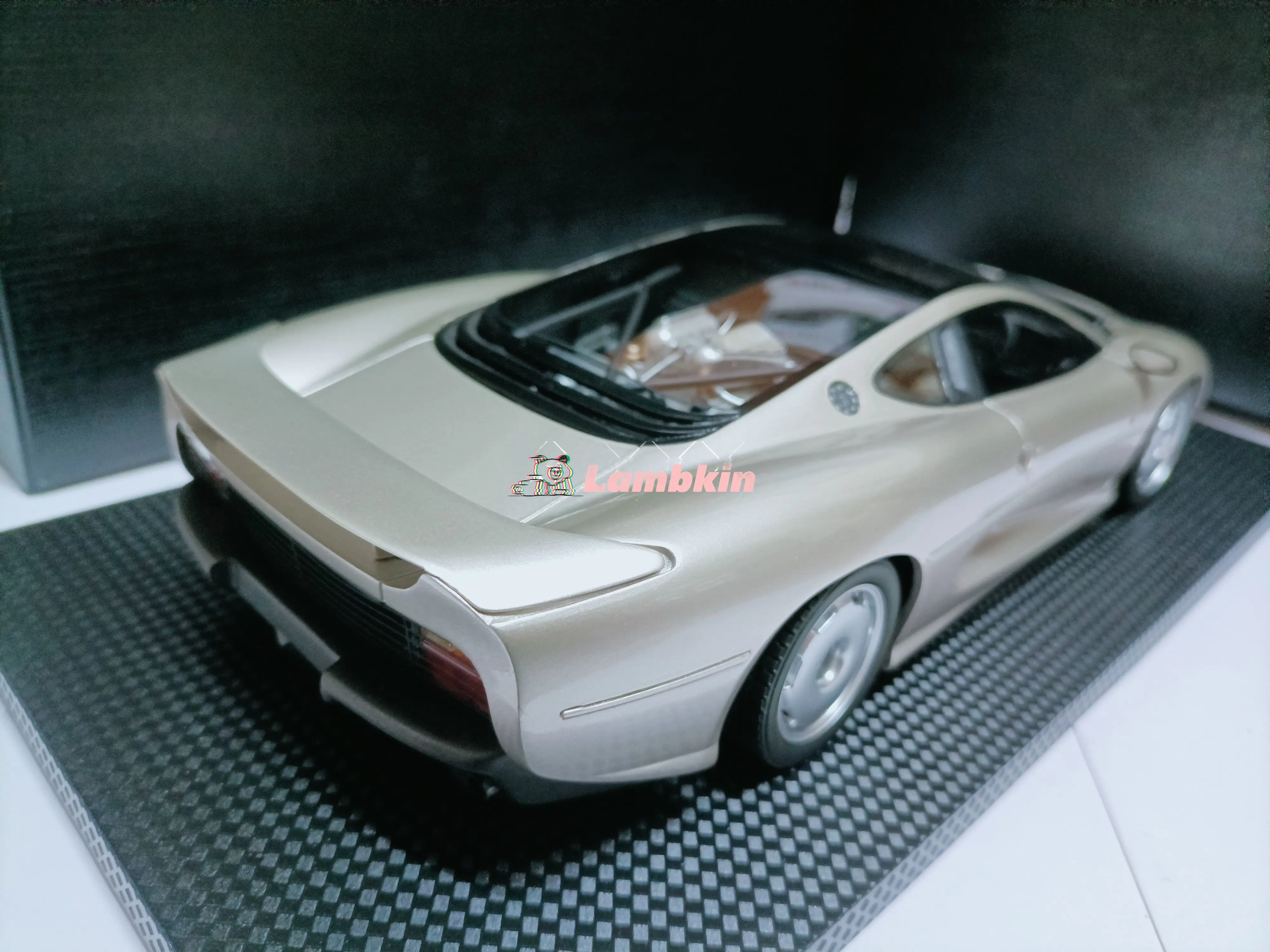 1/18 Original jaguar XJ220 1992 resin simulation coupe model  special price Collection Gift Miniature