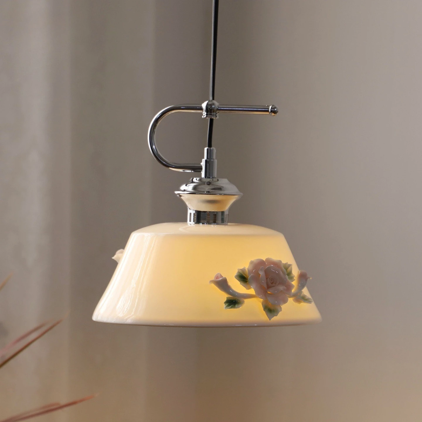 Pastoral French Ceramic Floral Mini Hanging Lamp Retro Creative Bedside Lighting Unique Decor Fixture for Entry Corridor